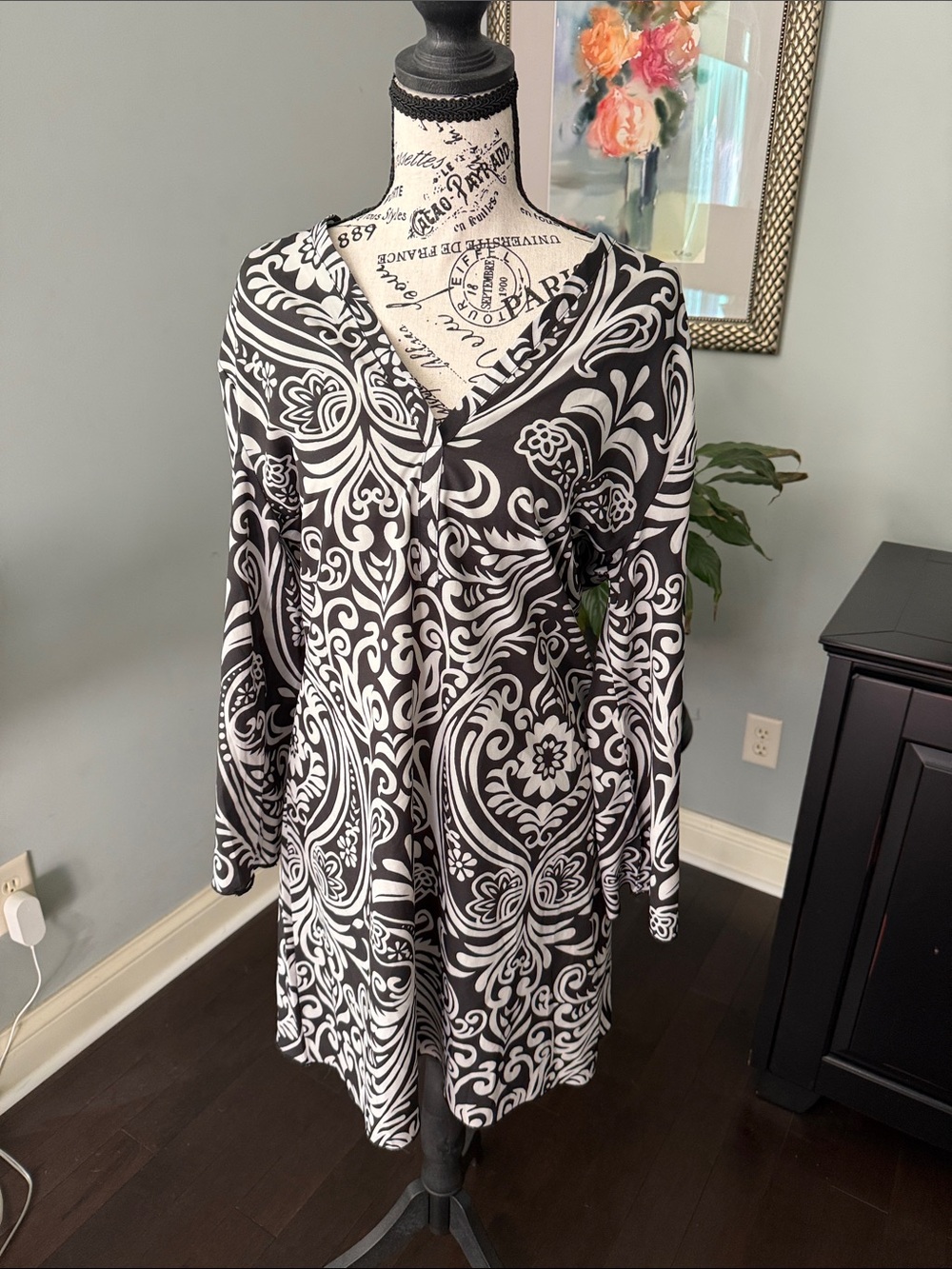 Black & White Paisley-Print Long Sleeve V-Neck Dress